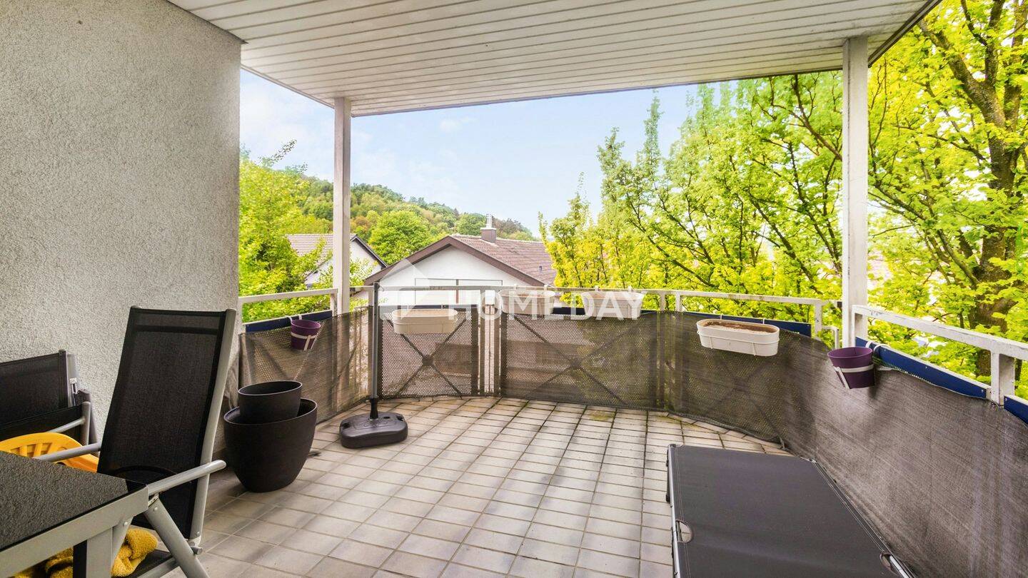 Licht, Luft & Freiraum: Großzügiges Raumgefühl mit Sonnenbalkon in ruhiger Lage, 75203 Königsbach-Stein