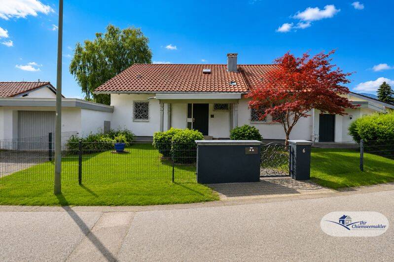 Großzügiges Einfamilienhaus zwischen Chiemsee und Kampenwand – attraktives Wohnen mit Bergblick und sonnigem Grundstück in Bestlage, 83233 Bernau a. Chiemsee (Bernau)
