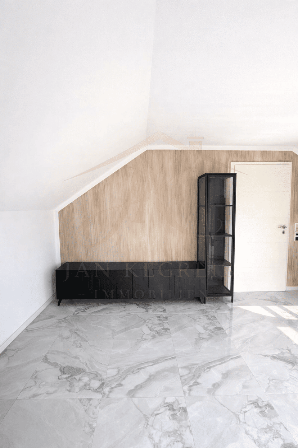 Hochwertige 3-Zimmer-Dachgeschosswohnung in kernsaniertem Mehrfamilienhaus, 71106 Magstadt
