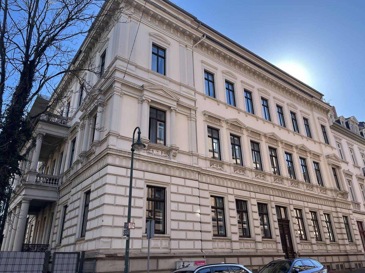 U.S. Housing Accepted: 4-Room Apartment with Kitchen and Parking Space Near the Train Station, 65185 Wiesbaden (Wiesbaden)