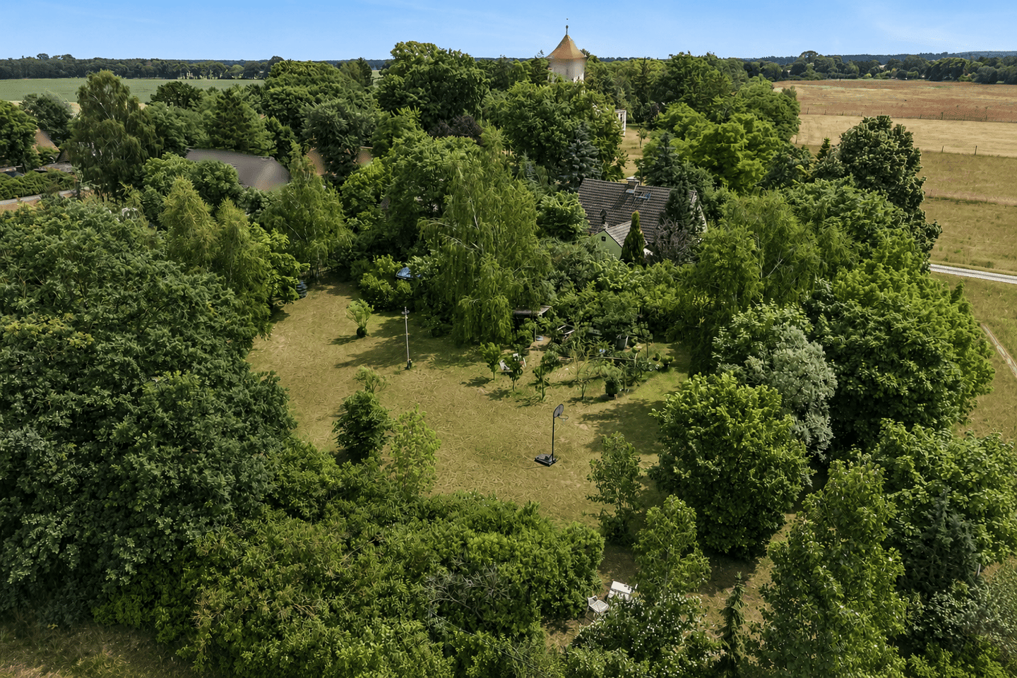 KENSINGTON – Exklusiv – Für kreative Naturliebhaber – Rustikales Landhaus mit Scheune & viel Garten, 16845 Dreetz