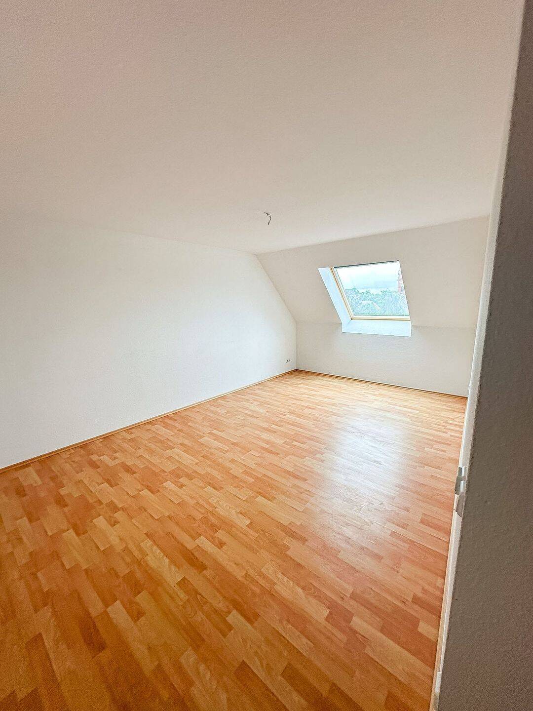 Dachgeschoss-3-Zimmer mit Balkon und Aufzug in Finsterwalde, 3238 Finsterwalde
