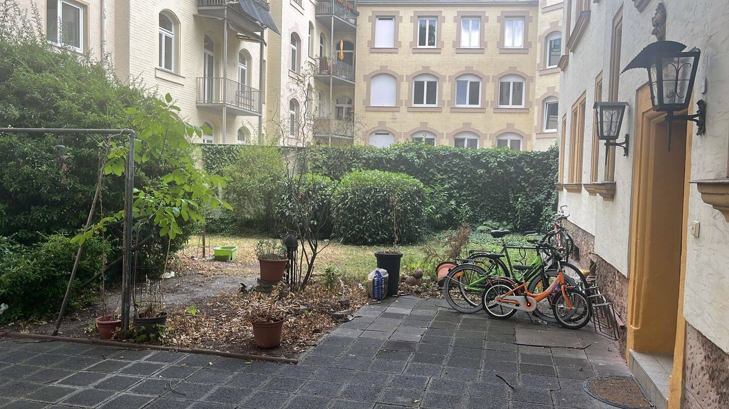 Ruhige 2-Zimmer-Wohnung im Hinterhaus mit Einbauküche, 90478 Nürnberg (Dutzendteich Gleißhammer Glockenhof Sankt Peter Zerzabelshof)