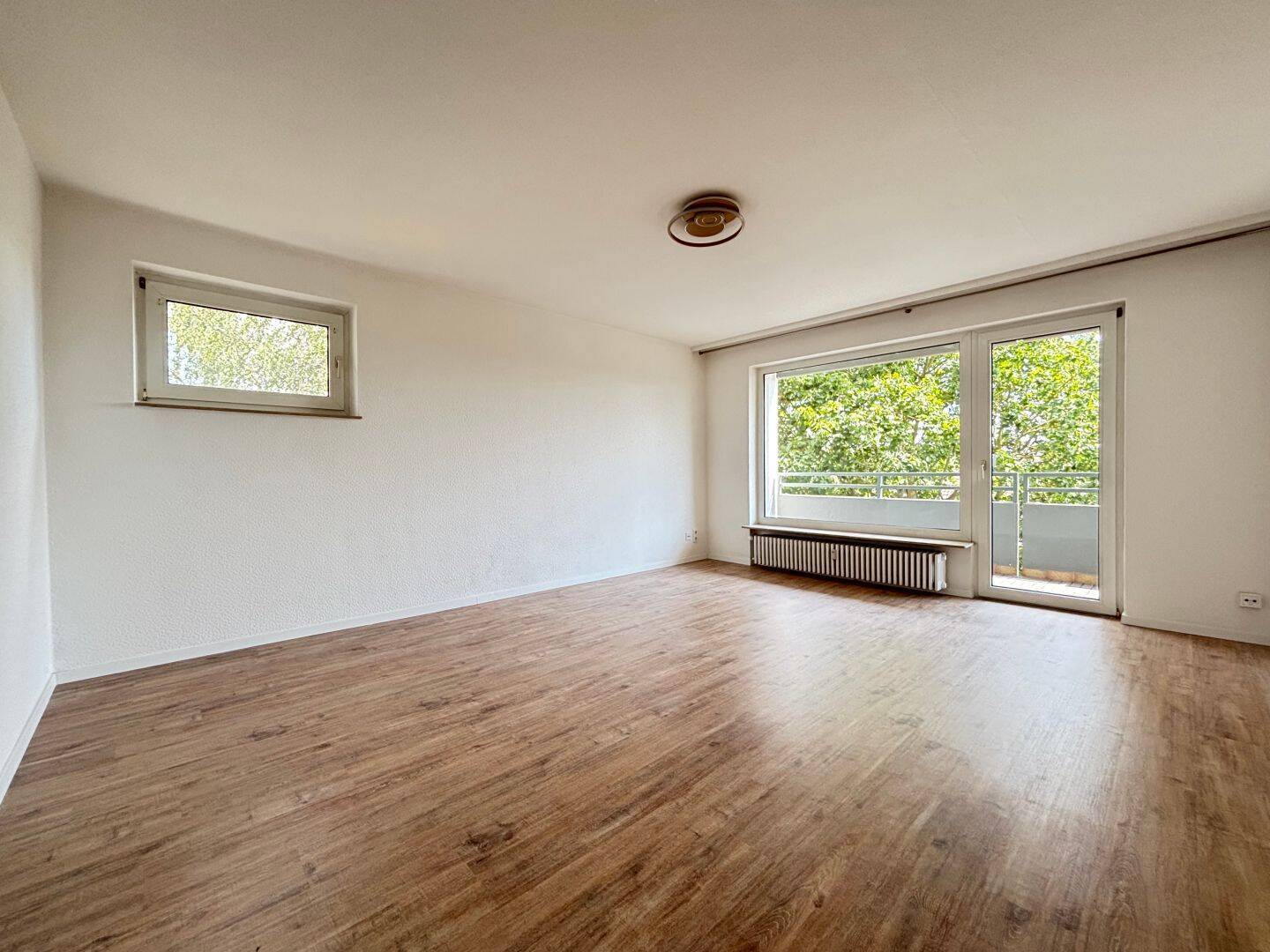 Worms-Pfeddersheim: Schicke 2-Zimmer-Wohnung mit Loggia und Einbauküche, 67551 Worms (Heppenheim Horchheim Pfeddersheim Weinsheim Wiesoppenheim)
