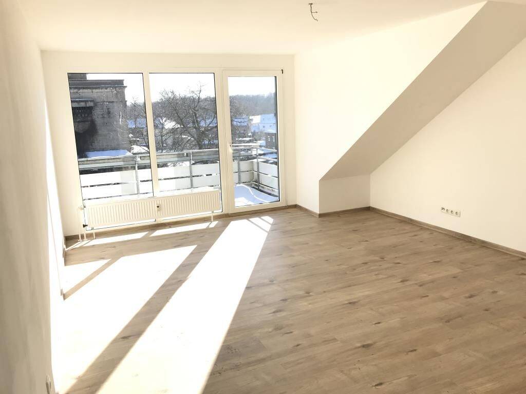 Helle Dachgeschosswohnung mit Wannenbad und Gäste-WC, 47139 Duisburg (Beeck Beeckerwerth Untermeiderich)