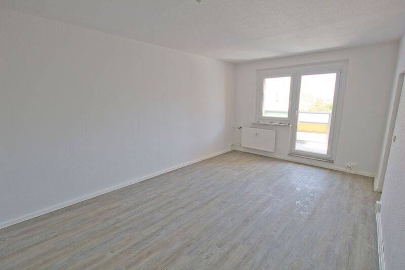 Kleine 1-Zimmerwohnung mit Balkon, Dusche und Aufzug, 6118 Halle (Saale)