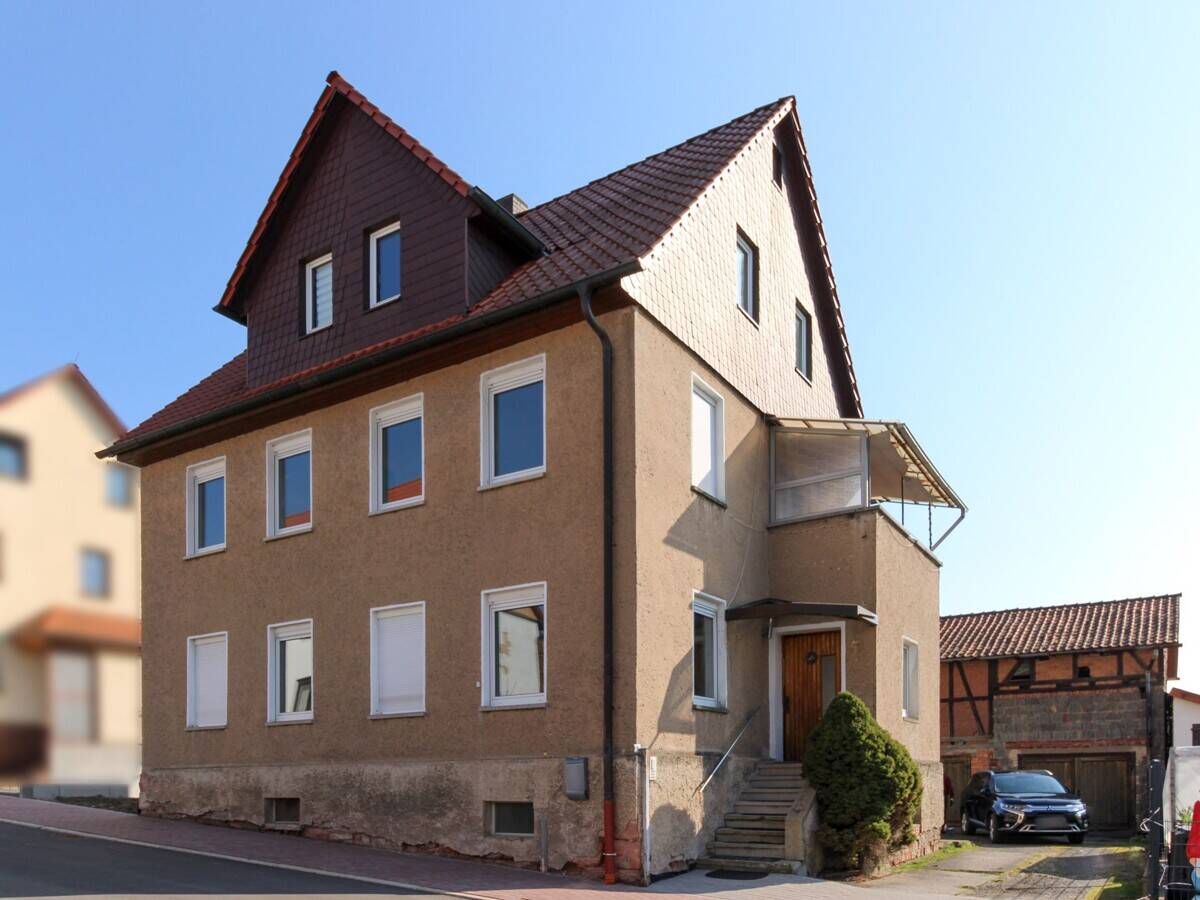 Wohnhaus mit drei Einheiten und Entwicklungspotenzial in Tiefenort, 36469 Bad Salzungen (Tiefenort)