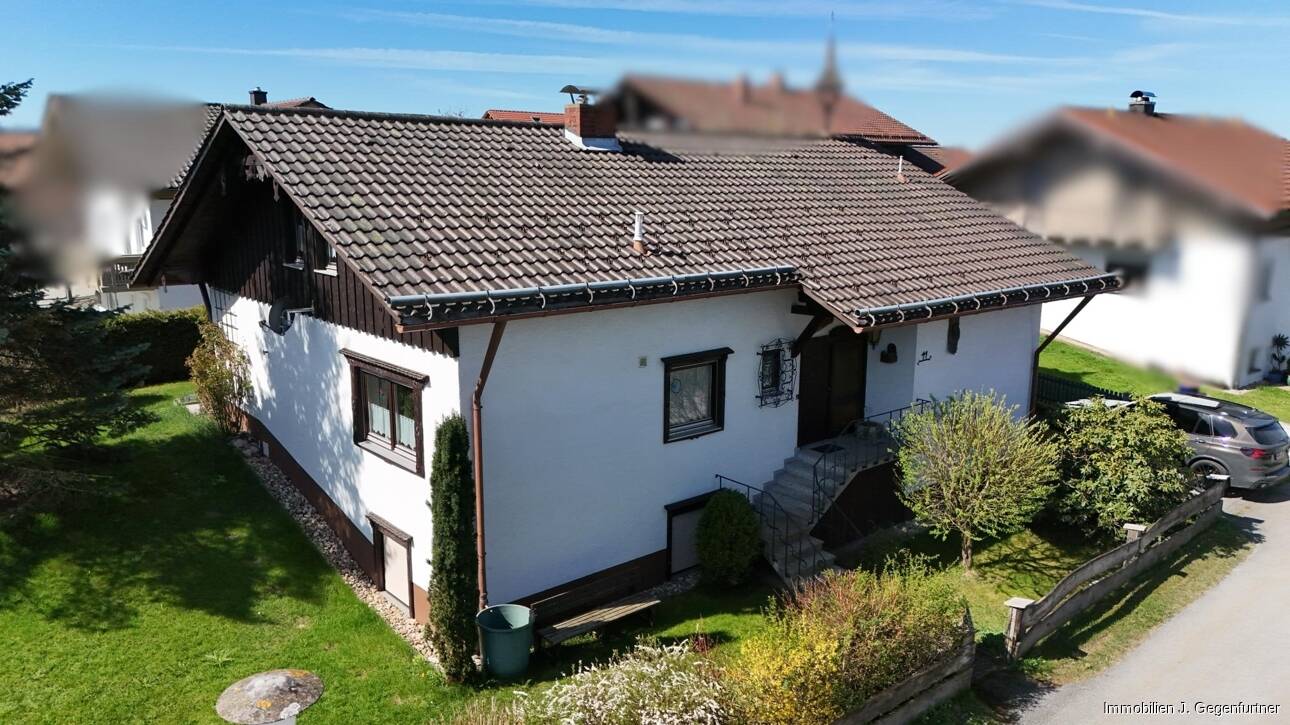 Einziehen – Wohlfühlen: Wohnhaus mit Einliegerwohnung in der Gemeinde Regen, 94209 Regen