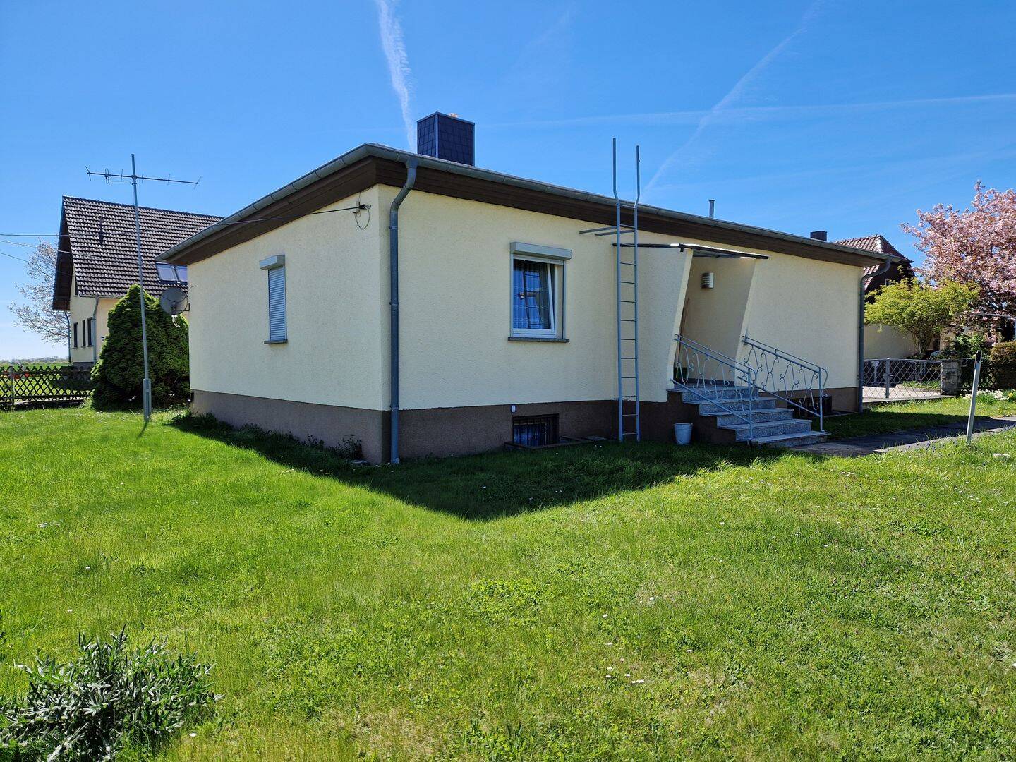 Solides Einfamilienhaus mit großem Grundstück in ruhiger Lage, 6295 Eisleben