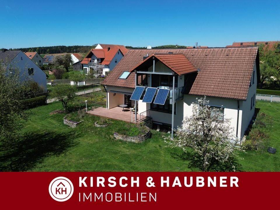 Ein Stück Dorfidylle: Zweifamilienhaus mit großem Garten! Trautmannshofen, 92283 Lauterhofen