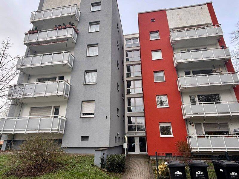 Schöne Aussicht garantiert: barrierefreie, renovierte 2-Zimmer-Wohnung mit Aufzug, 45309 Essen (Kray Schonnebeck)