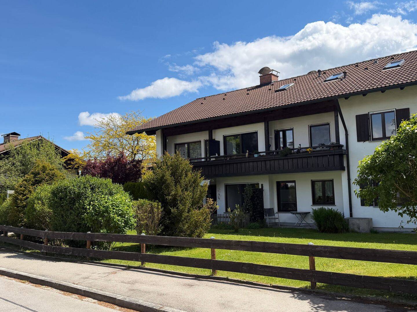 Erdgeschosswohnung mit zwei Terrassen und Gartenanteil in Füssen Weidach, 87629 Füssen