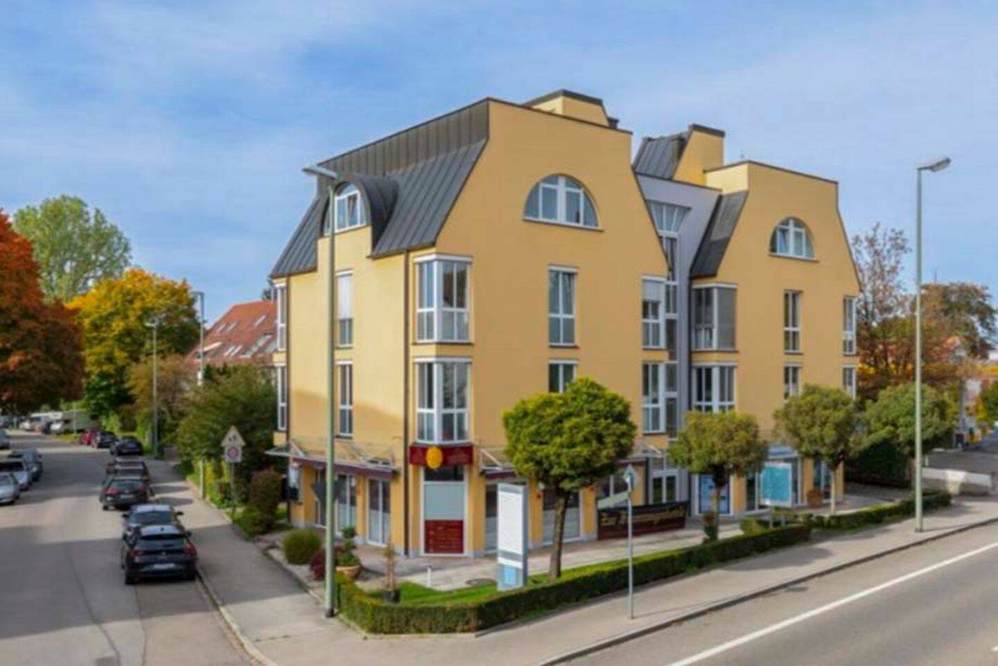Über den Dächern von Göggingen – großzügige vermietete 3-Zimmer-Wohnung mit Dachterrasse, 86199 Augsburg (Bergheim Göggingen Haunstetten Inningen)