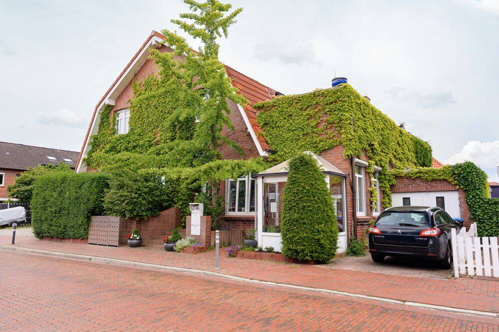 Repräsentative Stadtvilla mit vielfältigen Nutzungsmöglichkeiten in der Südstadt!, 26382 Wilhelmshaven (Bant Heppens Innenhafen Innenstadt Siebethsburg)