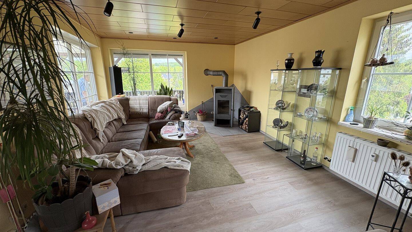 Attraktives Mehrfamilienhaus mit Ausbaureserve, großzügigem Garten und nachhaltiger Energietechnik