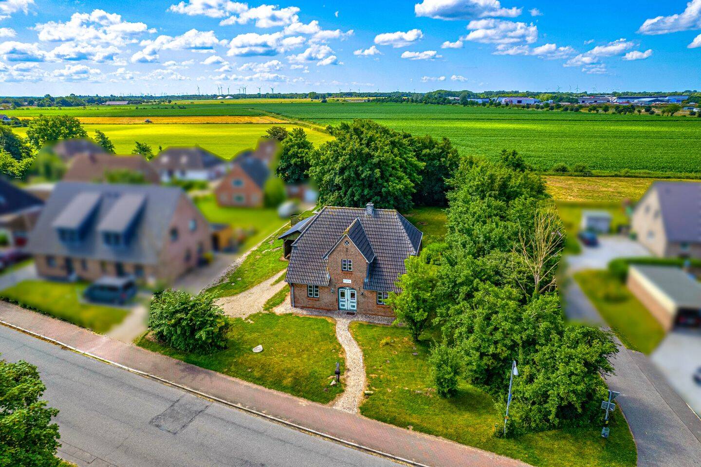 Nur 5 Min. bis Niebüll: EFH mit neuer Wärmepumpe (Q4), ca. 40 m² Ausbaureserve & großem Grundstück, 25920 Risum-Lindholm