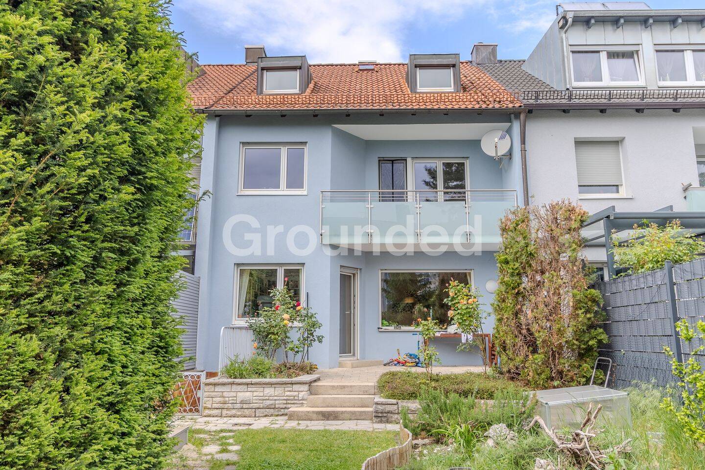 Gepflegtes Reihenmittelhaus mit großem Garten und Garage in Nürnberg, 90439 Nürnberg (Großreuth bei Schweinau Schweinau Sankt Leonhard Sündersbühl)
