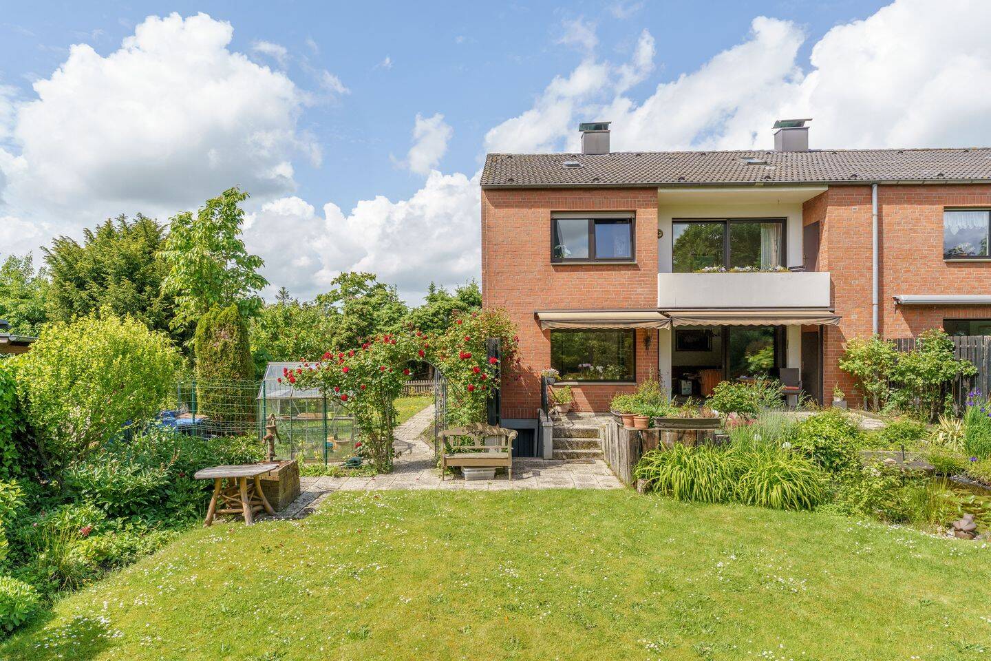 Großzügiges Einfamilienhaus mit Einliegerwohnung in Düsseldorf, 40472 Düsseldorf (Hubbelrath Lichtenbroich Rath Unterrath)