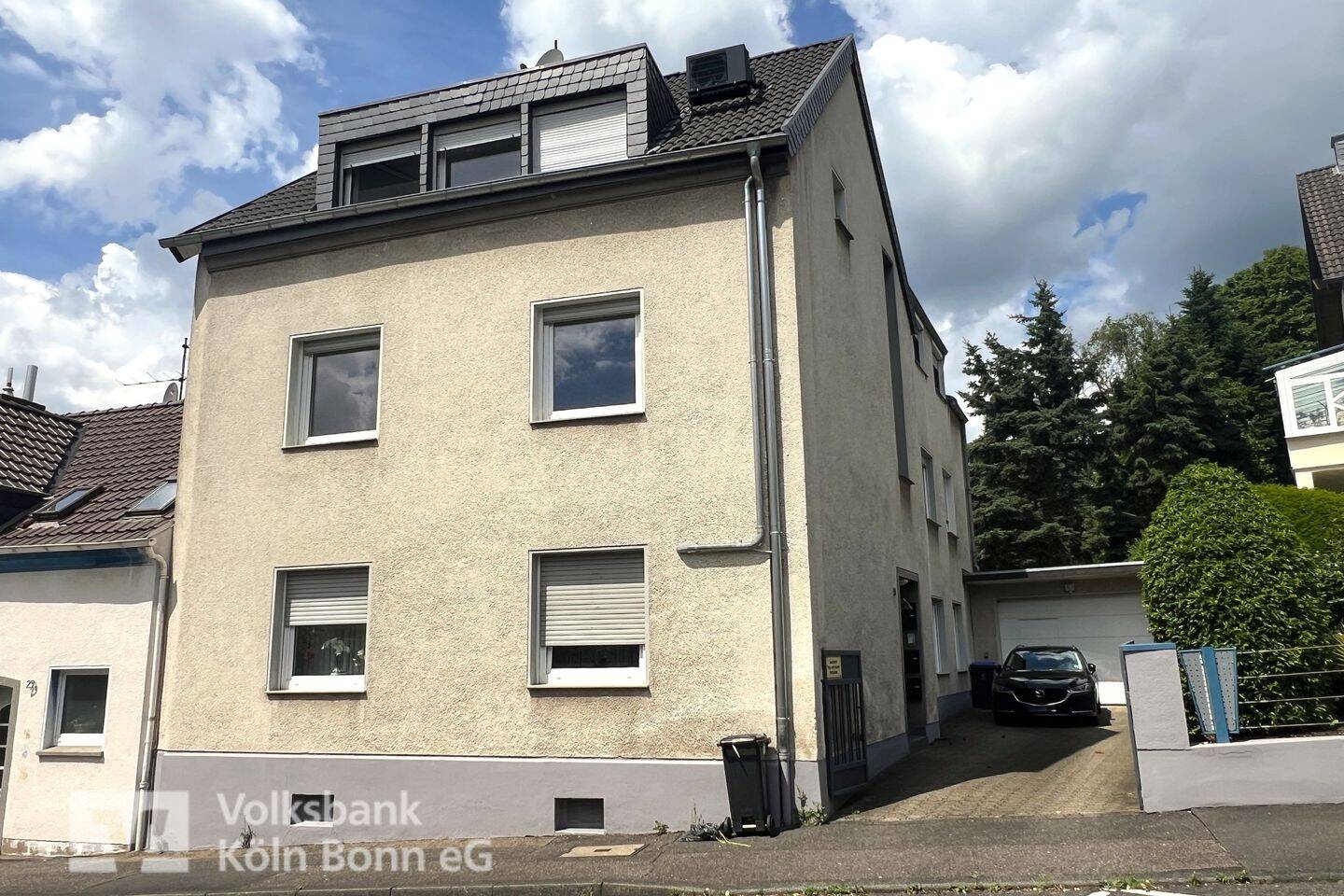 Dreiparteienhaus mit Garage und schönem Garten in Bergisch-Gladbach Heidkamp, 51469 Bergisch Gladbach