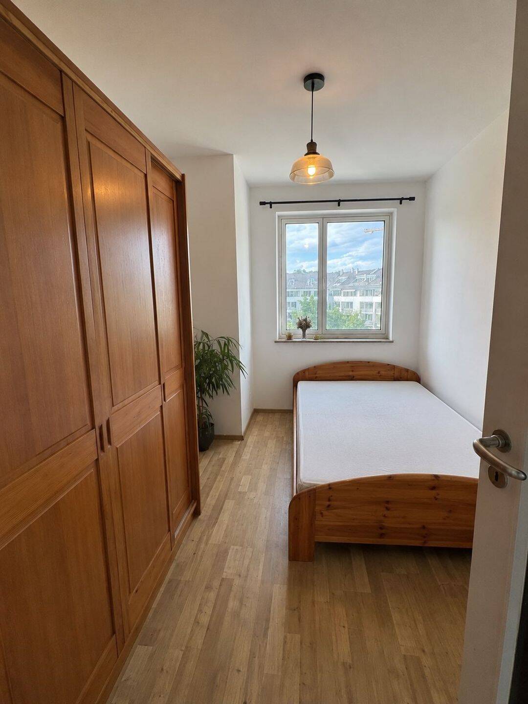 Möbliertes 10m2 Zimmer in einer großzügigen 74,79m2 Wohnung in München Obersendling, 81379 München (Sendling Sendling-Westpark Thalk. Obersendl.-Forsten-Fürstenr.-Solln)