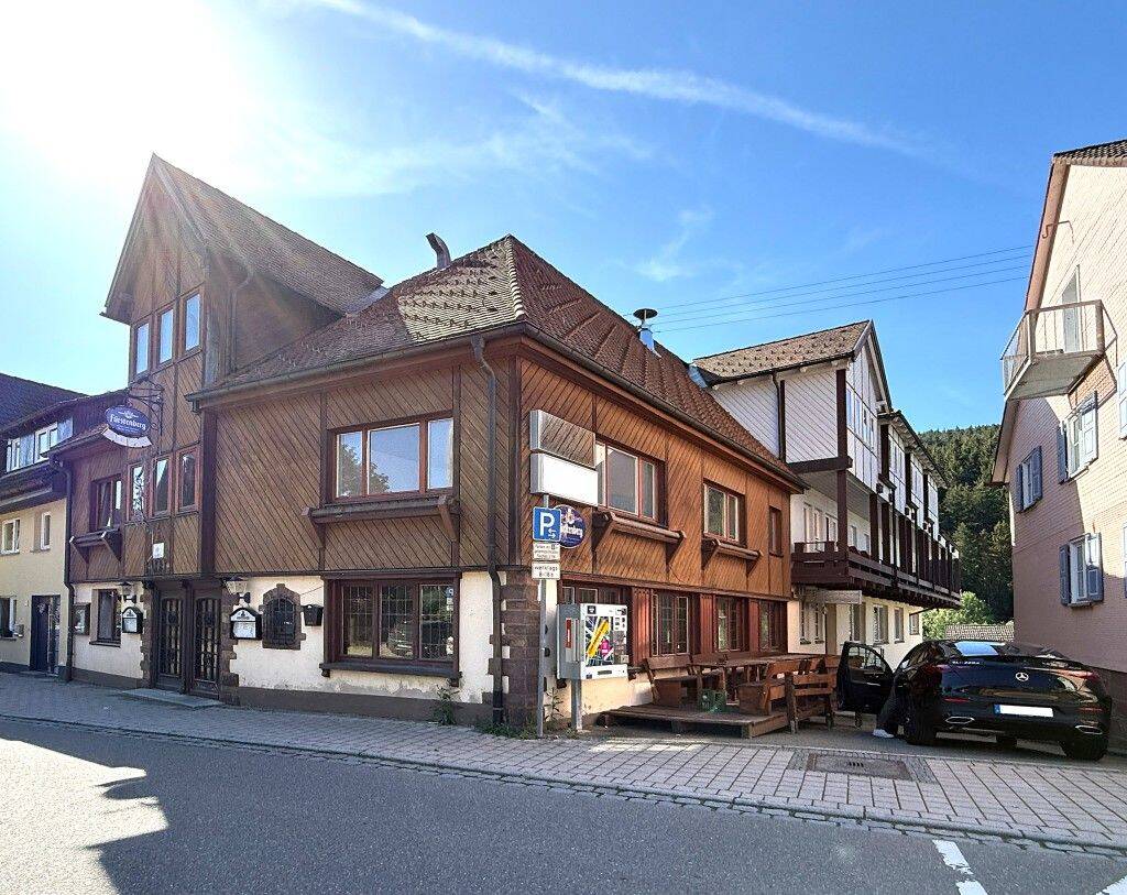 Vielseitiges Wohn- und Geschäftshaus mit Gaststätte in Ortskernlage von Tennenbronn!, 78144 Schramberg
