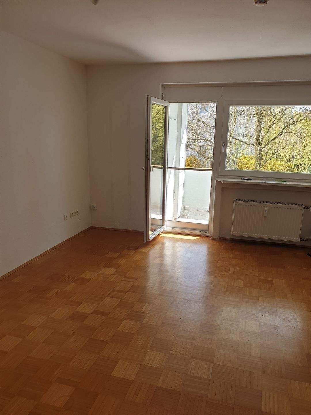 Charmante, lichtdurchflutete ETW mit Balkon, 93049 Regensburg (Großprüfening-Dechbetten-Königswiesen Innenstadt Westenviertel)