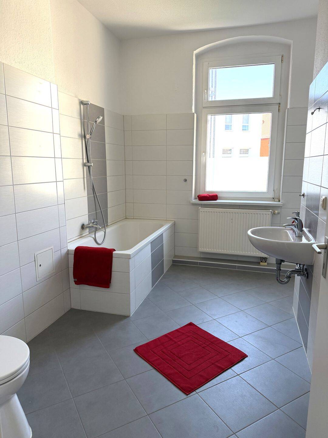 Frisch renoviert mit Wannenbad in Uninähe, 39106 Magdeburg (Alte Neustadt)