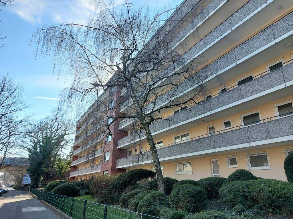Provisionsfreie 3-Zimmer-ETW mit Balkon – 3,2 % Rendite!, 51065 Köln (Mülheim Buchforst Buchheim)