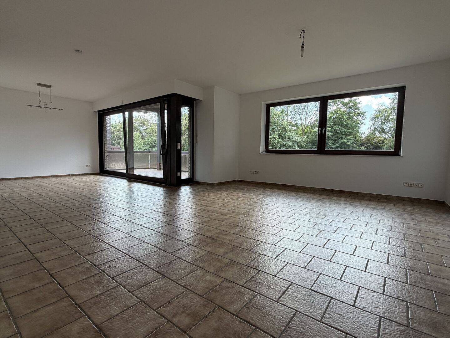 Große 2-Zimmerwohnung mit Balkon & EBK, 33689 Bielefeld (Dalbke Sennestadt)