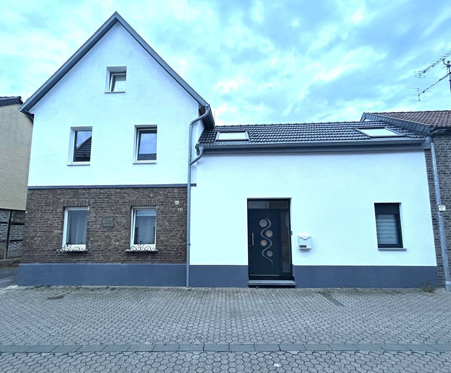 Zwei schöne Einfamilienhäuser u. ein Baugrundstück in Erftstadt-Bliesheim „Haus Alois Zimmermann“, 50374 Erftstadt