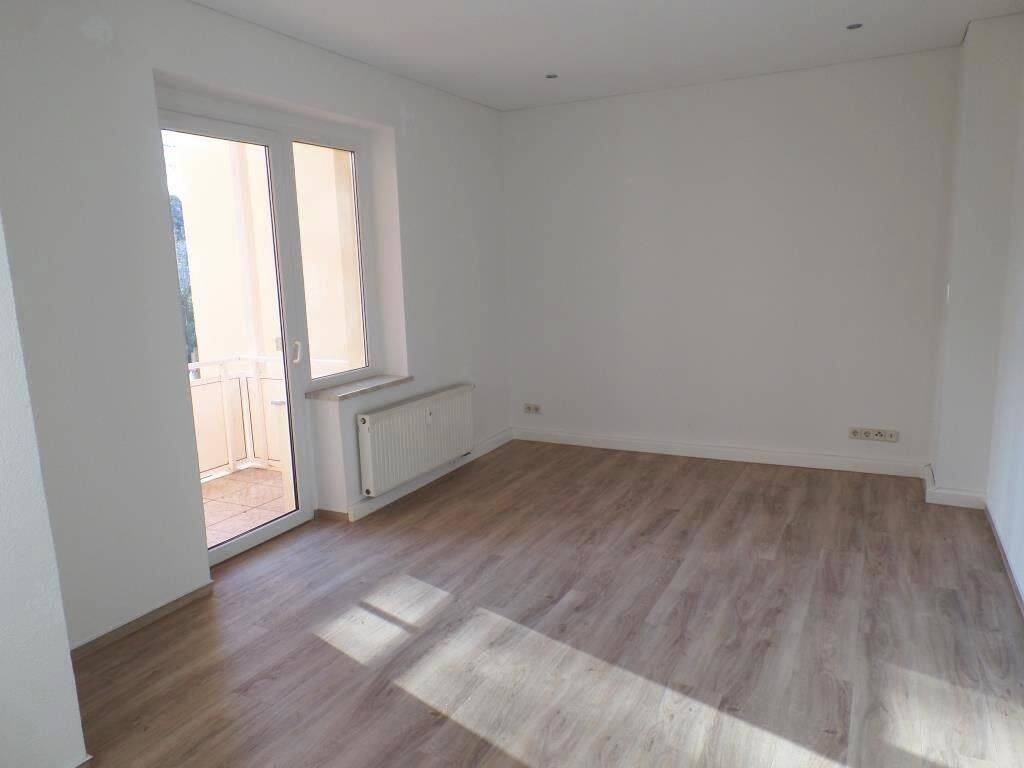 Familienwohnung mit großer Küche, Balkon, Design-Fußbodenbelag, Deckenspots u.v.m., 9131 Chemnitz (Ebersdorf Hilbersdorf)