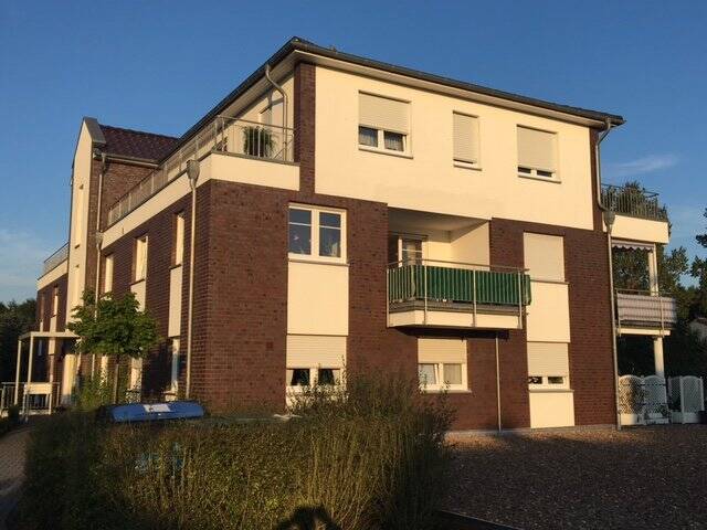Sulingen-Bassumer Str.  Wohlfühloase mit Tiefgaragenparkplatz, Fahrstuhl, Sonnenbalkon und exklusiver Einbauküche, 27232 Sulingen