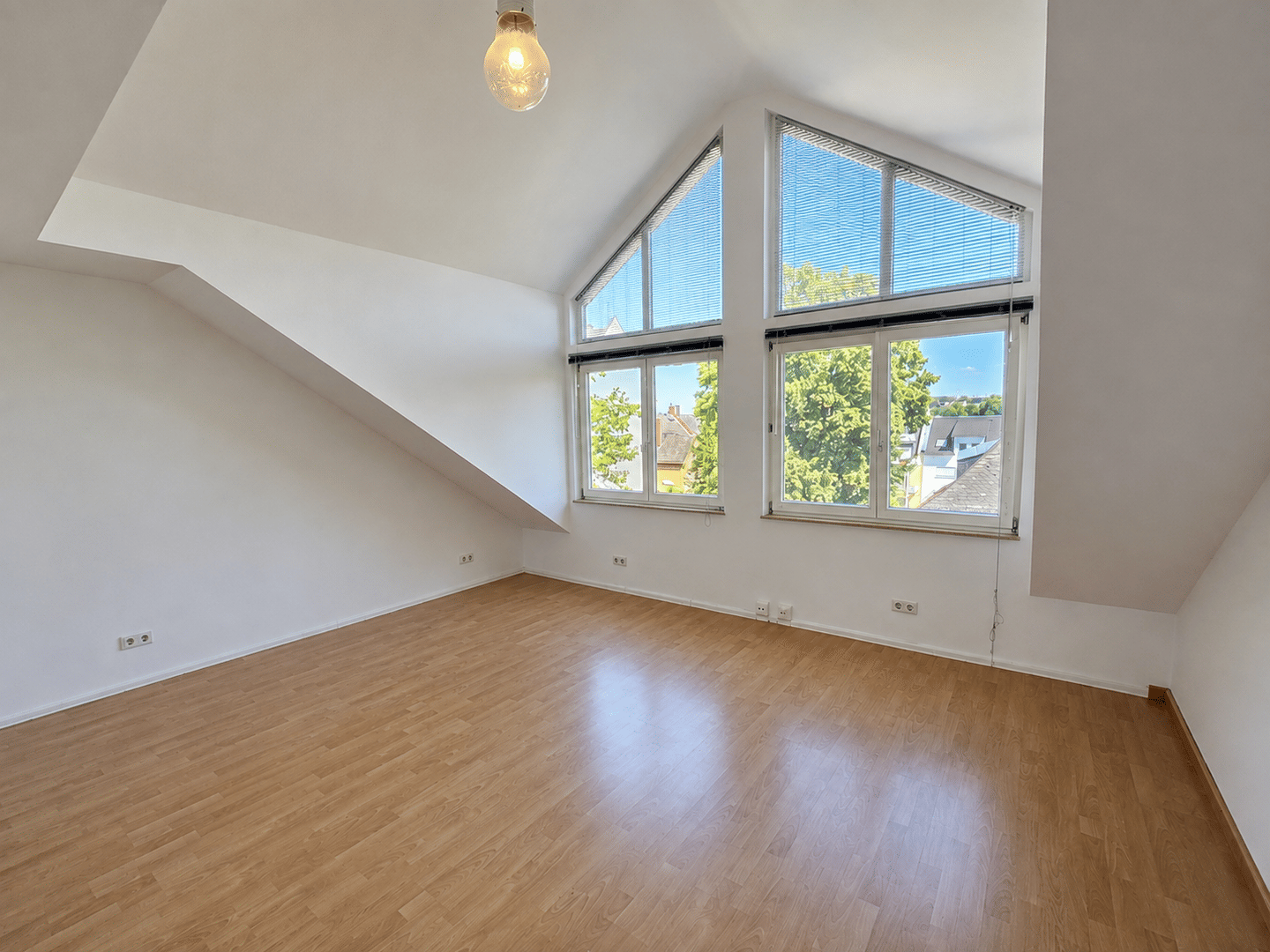 Frisch renovierte Maisonettewohnung mit Tiefgaragenstellplatz in zentraler Wohnlage von Limburg, 65549 Limburg a.d. Lahn