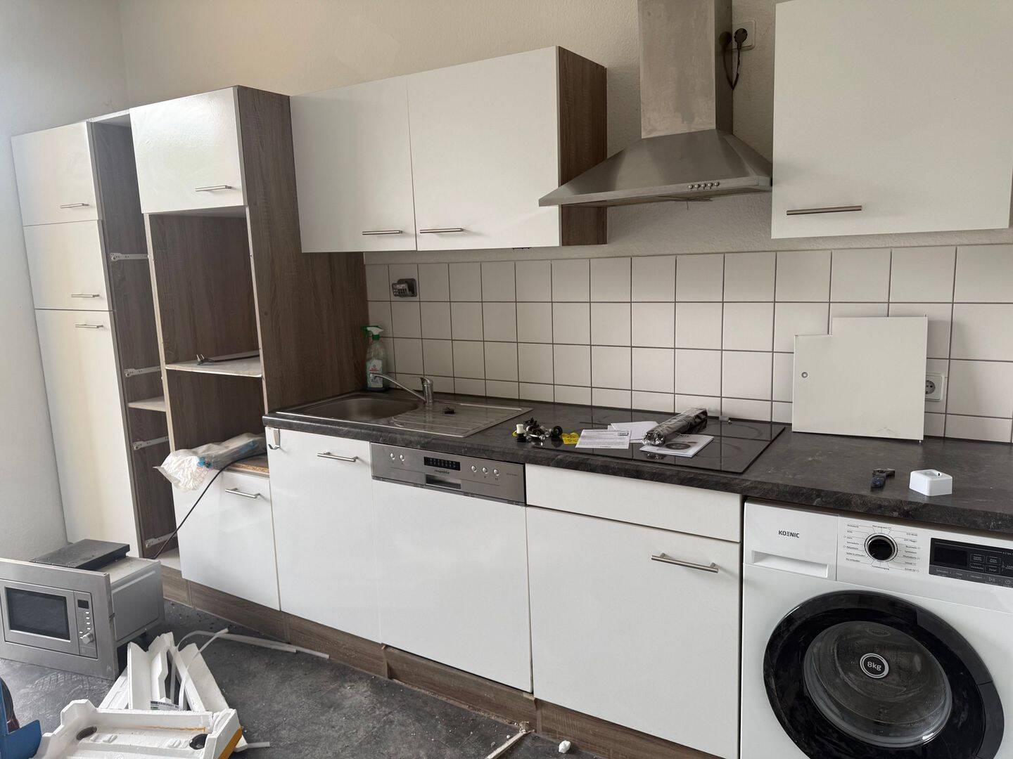 ruhige 3 Raum Wohnung mit Einbauküche, 8058 Zwickau