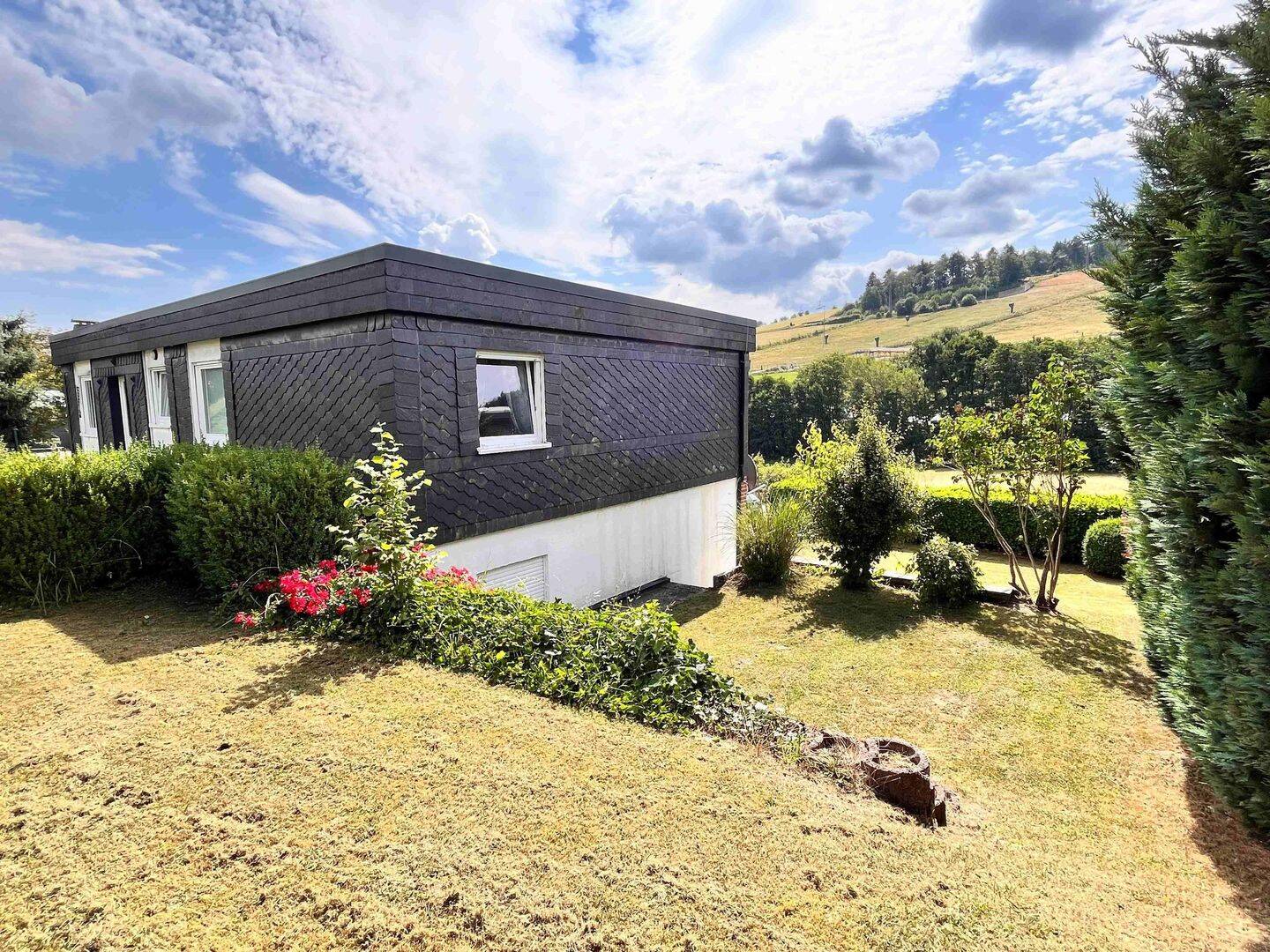 Einfamilienhaus mit Einliegerwohnung und Garten, 34508 Willingen (Upland)