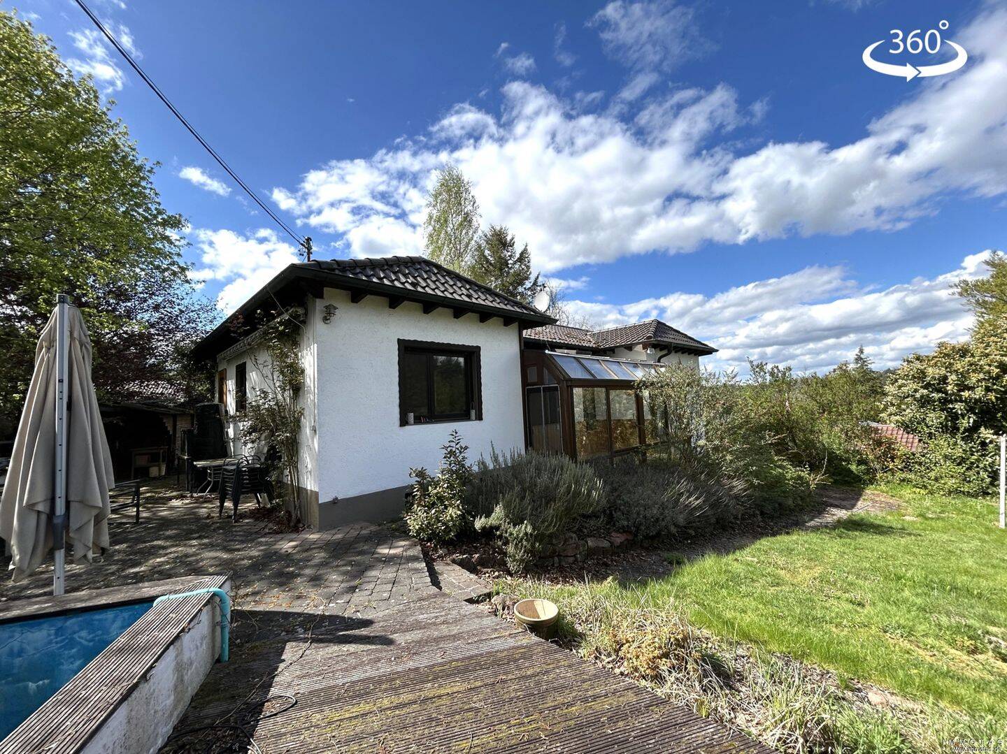 Charmanter Bungalow mit Gartenparadies und vielseitigem Nutzungspotenzial, 67316 Carlsberg