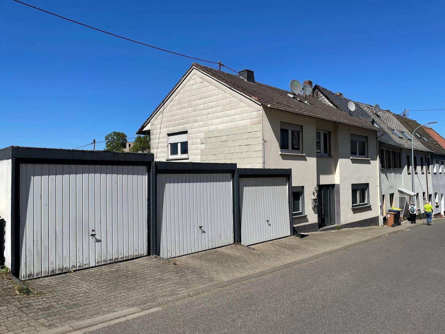 Gepflegtes Ein-/Zweifamilienhaus in Schloß-Dhaun mit 3 Garagen, Weitblick, 55606 Hochstetten-Dhaun