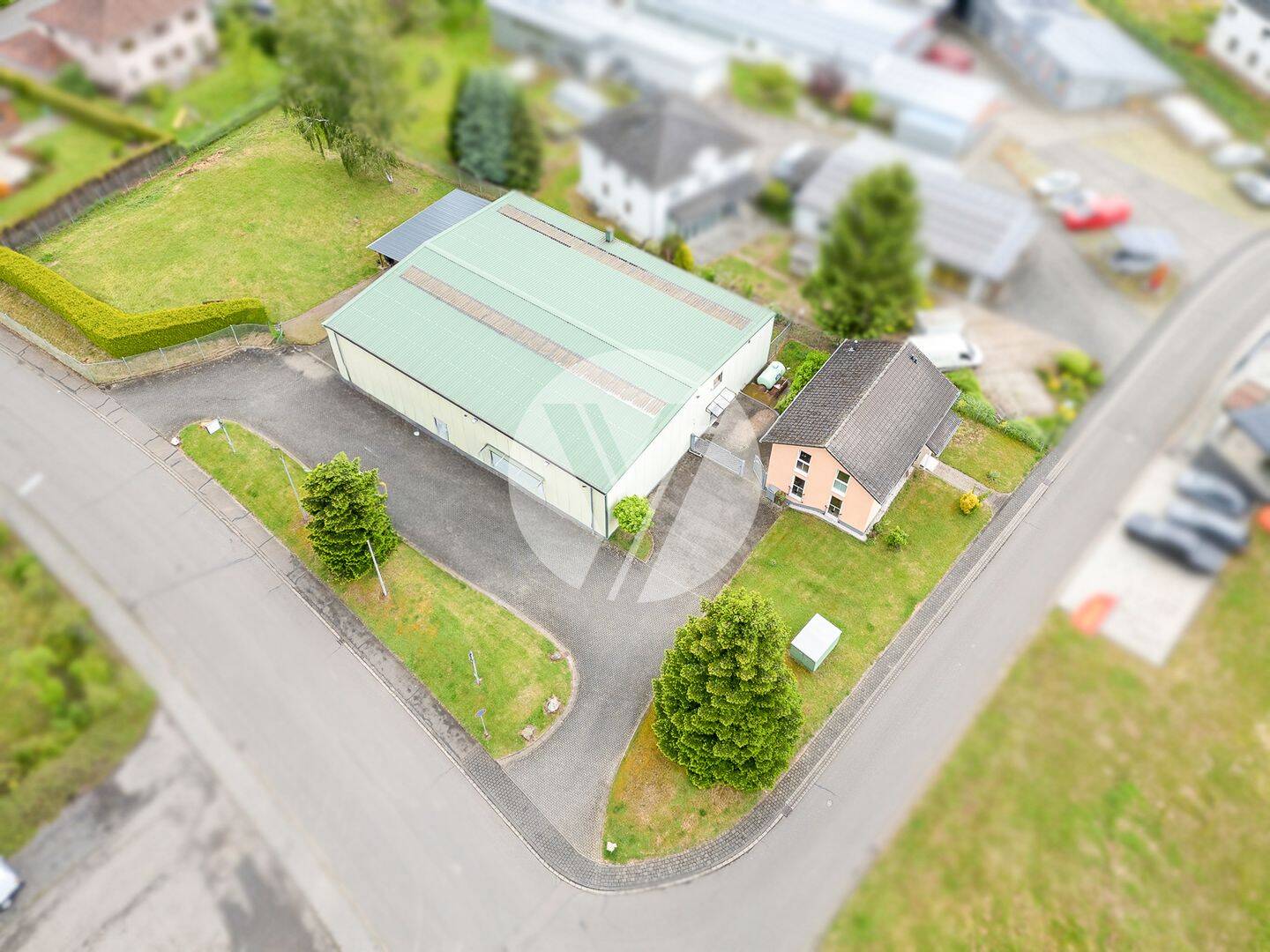 Wohnhaus mit Gewerbehalle // Wohnen und Arbeiten in Hetzerath  // Ihr neues Projekt, 54523 Dierscheid