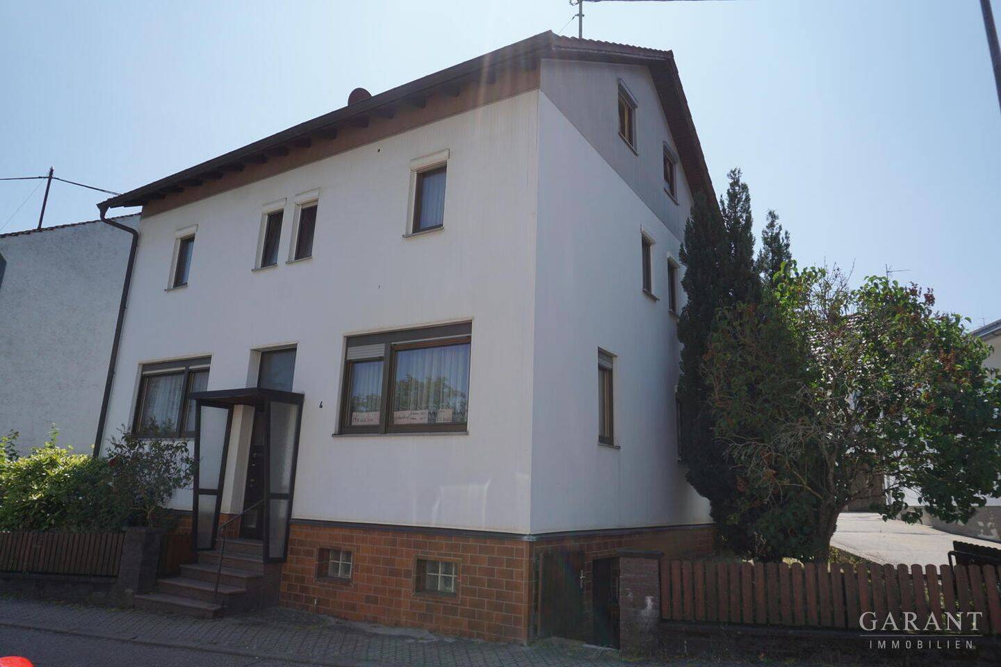Zentral gelegenes Einfamilienhaus mit viel Platz für die ganze Familie, 75328 Schömberg
