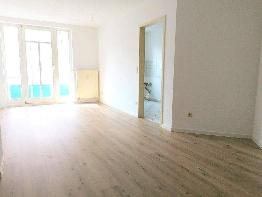 !! 2-Zimmer-Wohnung mit Balkon und neuem Laminat im Stadtteil Gablenz !!, 9126 Chemnitz (Altchemnitz Bernsdorf Gablenz Lutherviertel Sonnenberg)
