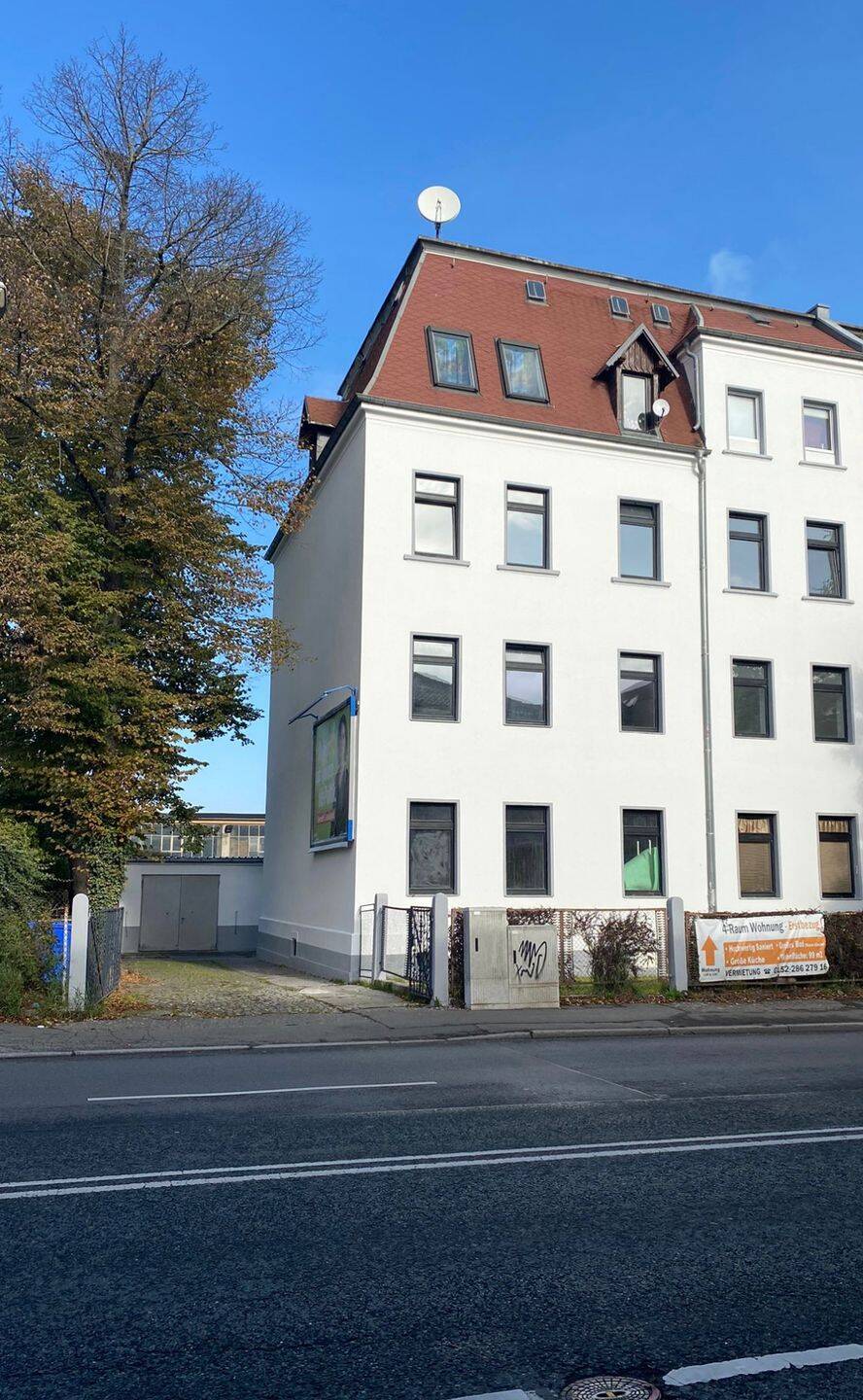 2021 Voll Saniertes –  Mehrfamilienhaus mit 5 Wohnungen und  4 Garagen, 8056 Zwickau