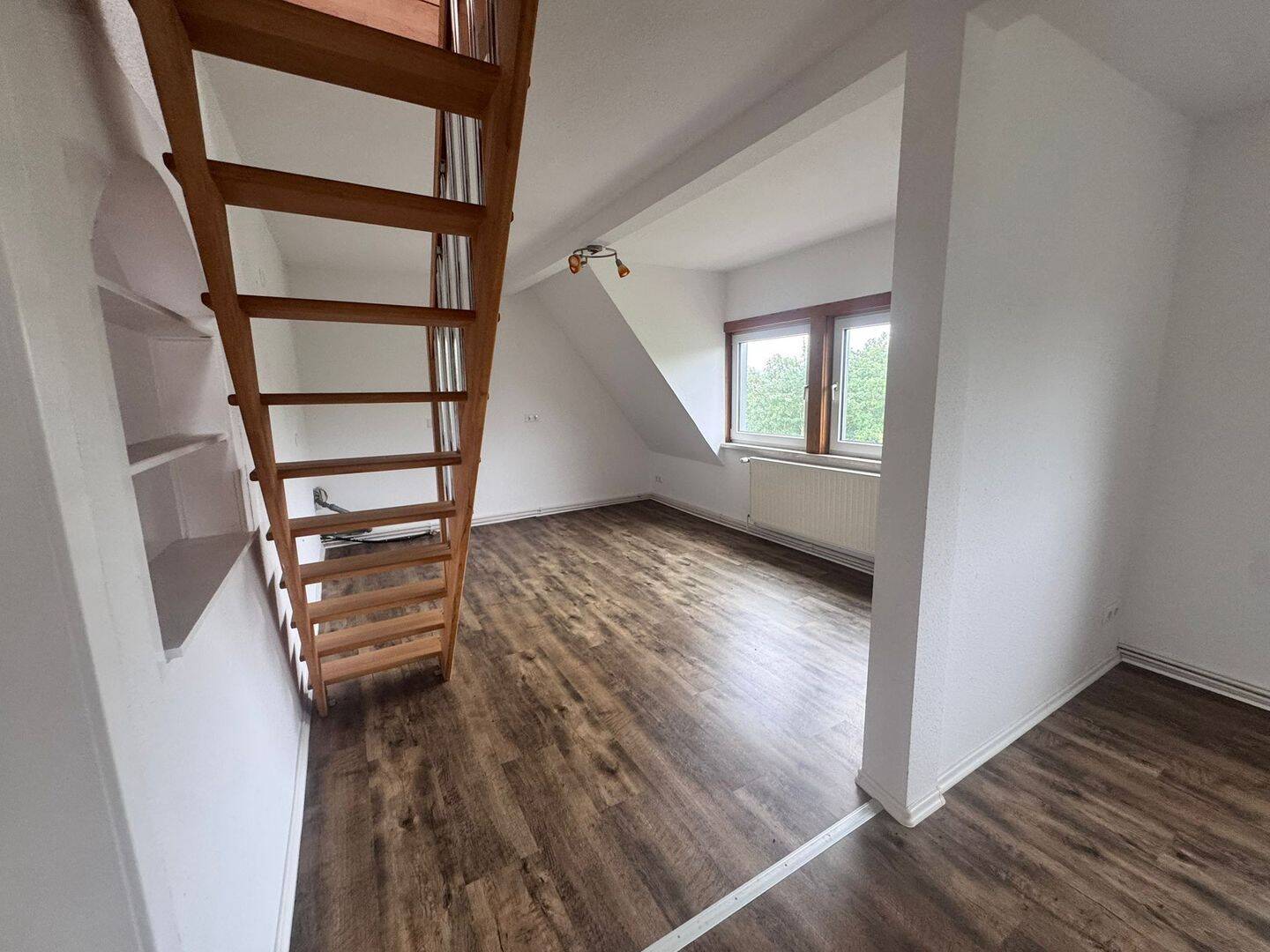 Außergewöhnliche 3-Zimmer-Maisonette mit Dachterrasse und ausgebautem Spitzboden, 99510 Apolda