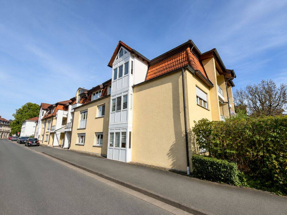 Attraktives 1-Zimmer-Apartment mit Balkon, Tiefgaragenstellplatz und Aufzug in gepflegter Wohnanlage, 96450 Coburg