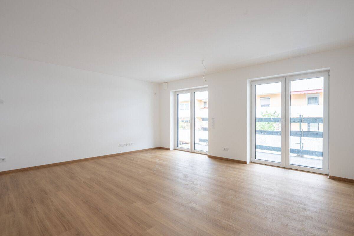Erstbezug Sept.: Attraktive 2-Zimmer-Wohnung mit großem Balkon, Tageslicht-Badezimmer und Parkett