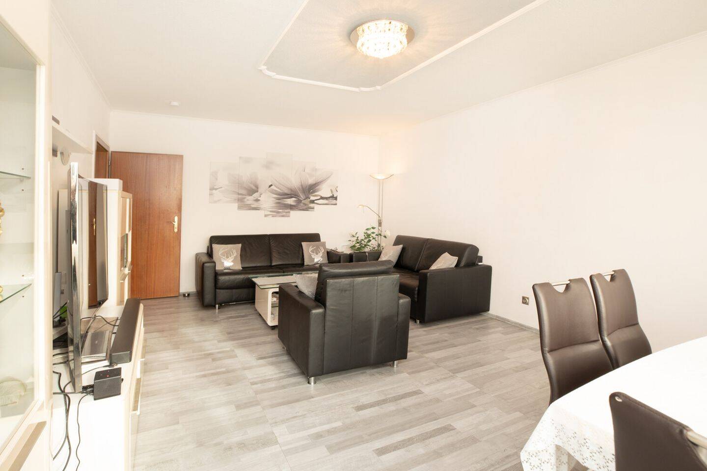 Helle und freundliche Vierzimmerwohnung mit Süd-Balkon und Stellplatz, 63128 Dietzenbach