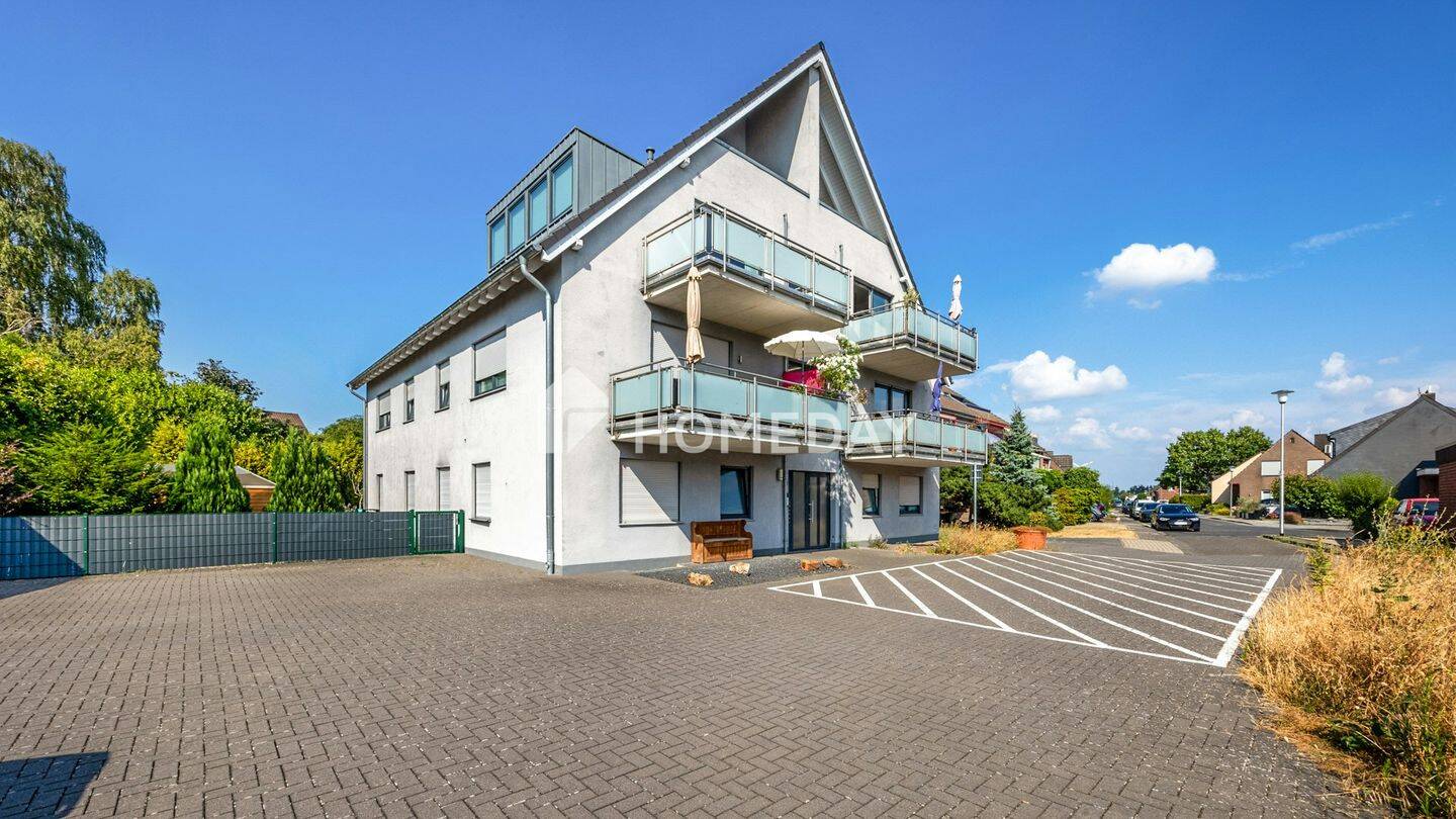 Modernes MFH mit 6 Einheiten, Carports und großem Grundstück in gefragter Lage, 47877 Willich