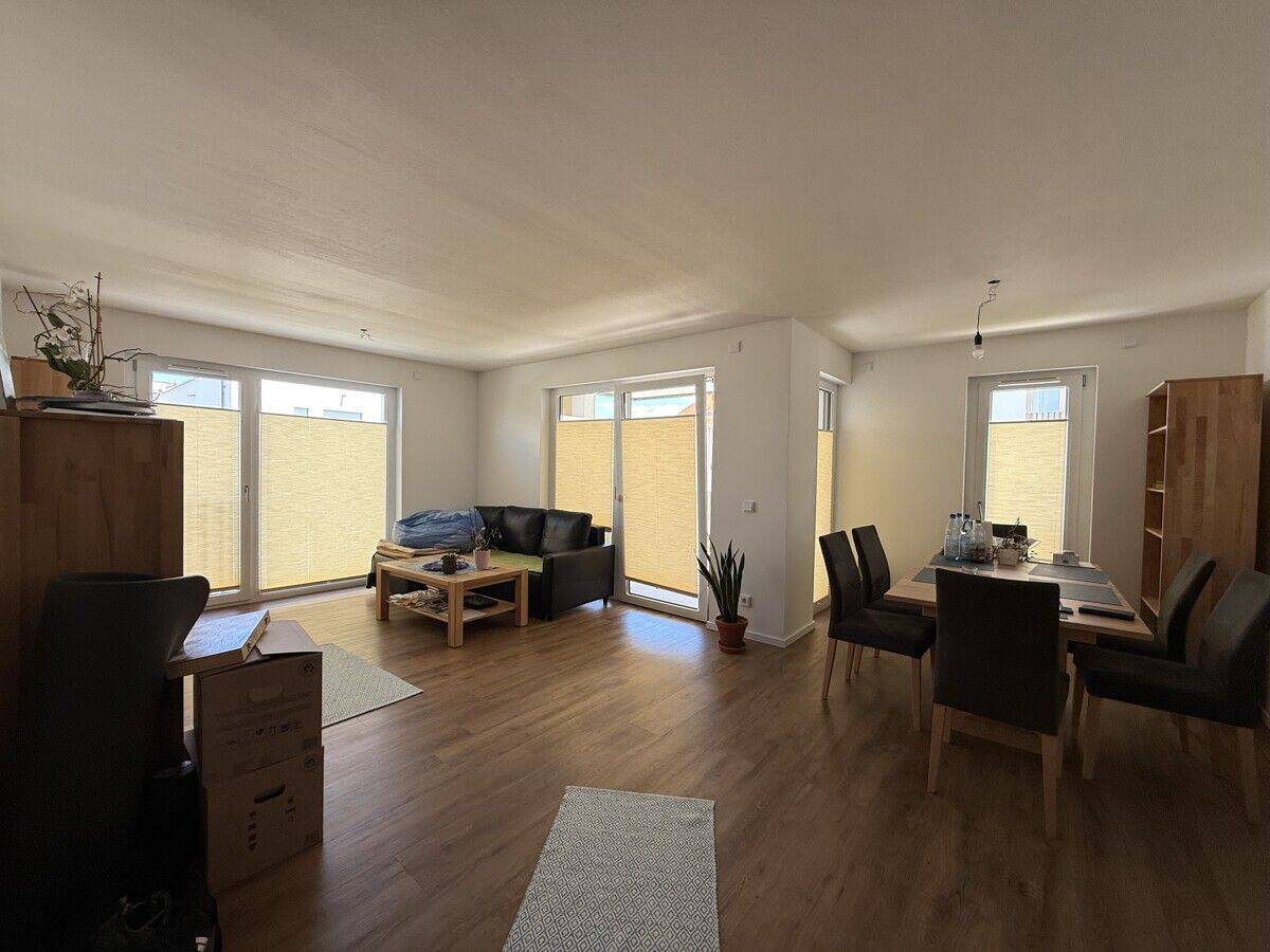 Großzügige 2-Zi.-Wohnung mit Einbauküche, Loggia, Tiefgarage, Außenstellplatz, 78048 Villingen-Schwenningen