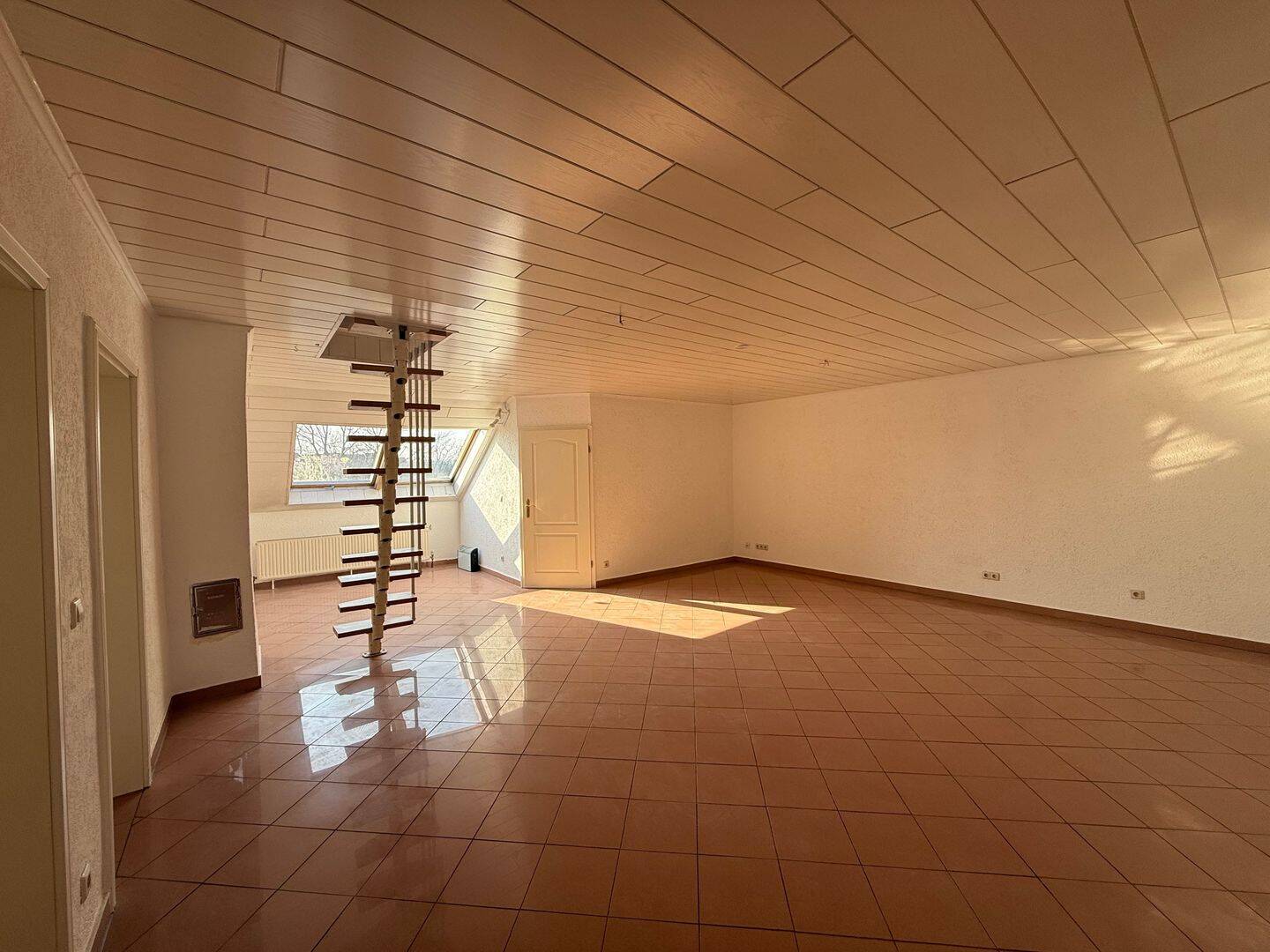 Zentrale KIT Nähe 5-Zimmer WG ab sofort frei, 76139 Karlsruhe (Hagsfeld Rintheim Waldstadt)