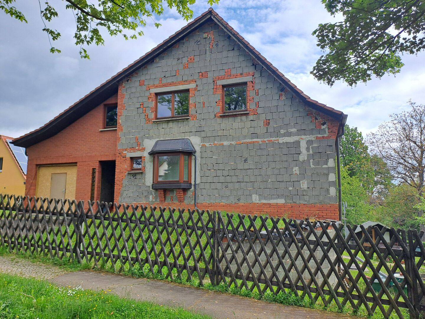 Schönes Grundstück mit geschlossenem Rohbau, 99092 Erfurt