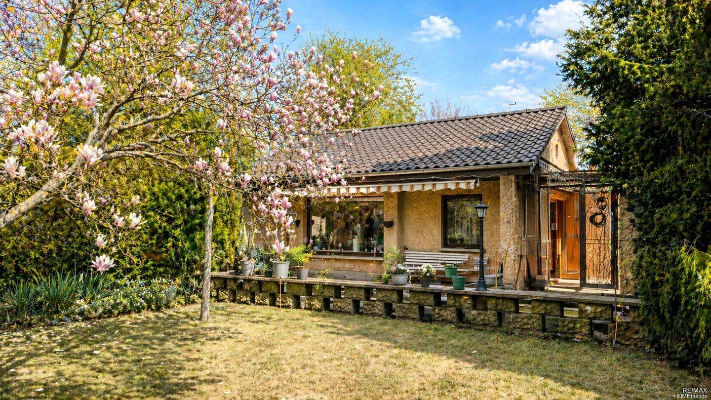 Einfamilienhaus Bungalow in Berlin-Karow mit Keller, Garage, 1.006 m² Grundstück | Ausbaupotenzial | Ihr Angebot im digitalen Verfahren erwünscht!, 13125 Berlin (Pankow Buch Französisch Buchholz Karow)